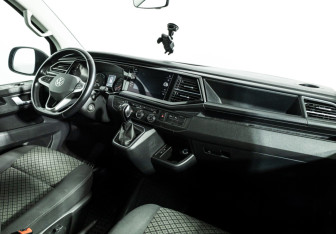 Подержанный автомобиль Volkswagen Multivan 2021 года (9 фото)