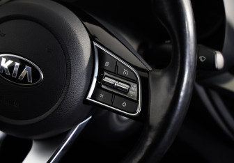 Подержанный автомобиль Kia Cerato Sedan 2019 года (11 фото)