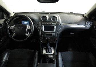 Подержанный автомобиль Ford Mondeo Sedan 2008 года (10 фото)