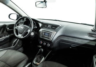 Подержанный автомобиль Kia Rio Hatchback 2016 года (9 фото)