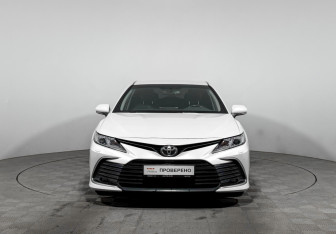 Подержанный автомобиль Toyota Camry Sedan 2021 года (2 фото)