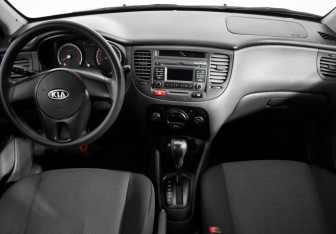 Подержанный автомобиль Kia Rio Hatchback 2011 года (12 фото)