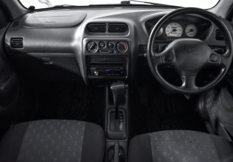 Подержанный автомобиль Daihatsu Terios 2004 года (10 фото)