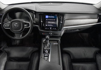 Подержанный автомобиль Volvo V90 Cross Country 2019 года (14 фото)