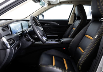 Подержанный автомобиль FAW Bestune T77 2023 года (27 фото)