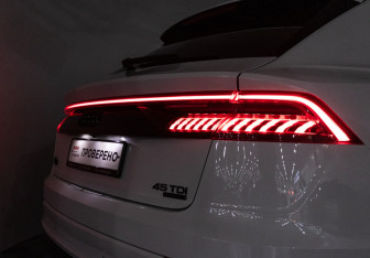 Подержанный автомобиль Audi Q8 2019 года (31 фото)