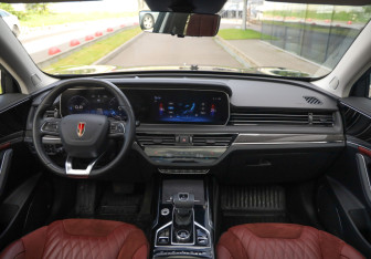 Подержанный автомобиль Hongqi HS5 2023 года (11 фото)