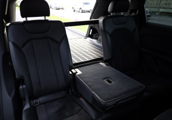 Подержанный автомобиль Audi Q7 2015 года (31 фото)