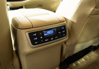 Подержанный автомобиль Toyota Highlander 2014 года (19 фото)