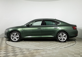 Подержанный автомобиль Skoda Superb Liftback 2018 года (8 фото)