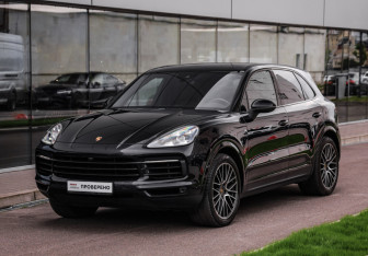 Подержанный автомобиль Porsche Cayenne 2021 года (3 фото)