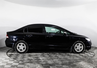 Подержанный автомобиль Honda Civic Sedan 2008 года (4 фото)