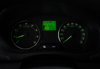 Подержанный автомобиль Skoda Fabia Hatchback 2010 года (17 фото)