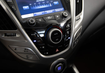 Подержанный автомобиль Hyundai Veloster 2013 года (17 фото)
