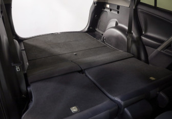 Подержанный автомобиль Toyota RAV4 2015 года (25 фото)