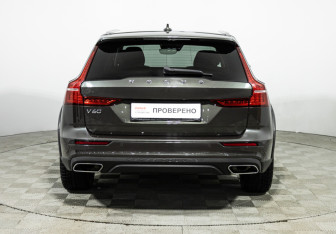 Подержанный автомобиль Volvo V60 Cross Country 2019 года (6 фото)