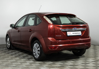 Подержанный автомобиль Ford Focus Hatchback 2008 года (7 фото)