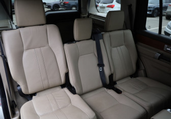 Подержанный автомобиль Land Rover Discovery 2013 года (33 фото)