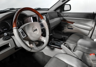 Подержанный автомобиль Jeep Grand Cherokee 2008 года (9 фото)