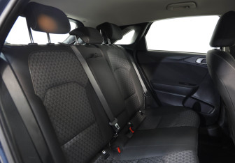Подержанный автомобиль Kia Ceed Hatchback 2019 года (18 фото)