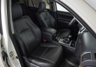 Подержанный автомобиль Toyota Land Cruiser Prado 2017 года (26 фото)