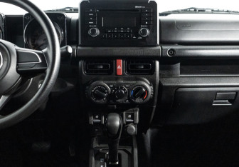 Подержанный автомобиль Suzuki Jimny 2019 года (14 фото)