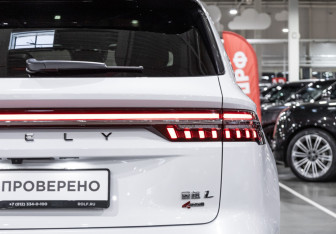 Подержанный автомобиль Geely Monjaro 2025 года (11 фото)