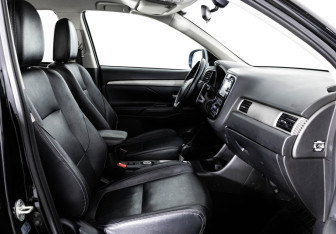 Подержанный автомобиль Mitsubishi Outlander 2013 года (16 фото)