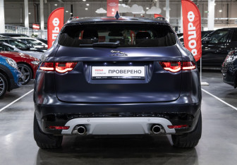 Подержанный автомобиль Jaguar F-Pace 2016 года (5 фото)