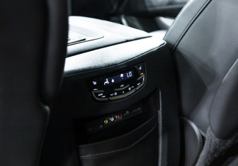 Подержанный автомобиль Cadillac Escalade Suv 2015 года (16 фото)