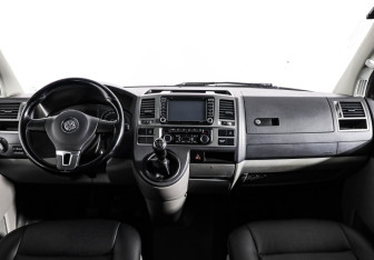 Подержанный автомобиль Volkswagen Caravelle 2013 года (10 фото)