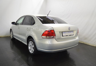 Подержанный автомобиль Volkswagen Polo Sedan 2013 года (7 фото)