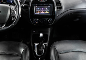 Подержанный автомобиль Renault Kaptur 2017 года (12 фото)