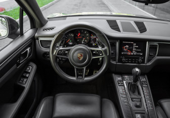 Подержанный автомобиль Porsche Macan 2018 года (13 фото)
