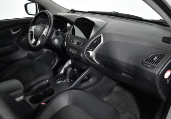 Подержанный автомобиль Hyundai ix35 2012 года (13 фото)