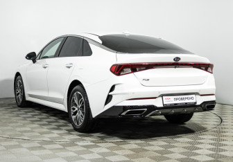 Подержанный автомобиль Kia K5 2020 года (7 фото)