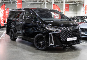 Подержанный автомобиль Toyota Alphard 2018 года (4 фото)