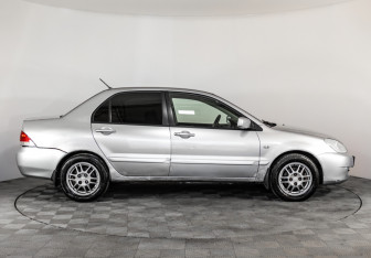 Подержанный автомобиль Mitsubishi Lancer Sedan 2006 года (4 фото)