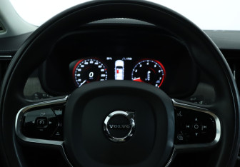 Подержанный автомобиль Volvo S90 2021 года (18 фото)