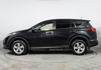 Подержанный автомобиль Toyota RAV4 2013 года (8 фото)