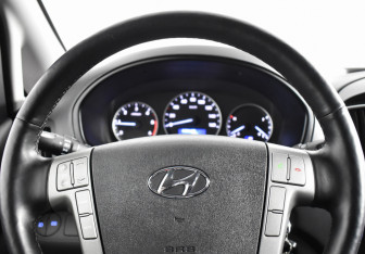 Подержанный автомобиль Hyundai Grand Starex 2017 года (16 фото)