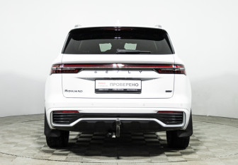 Подержанный автомобиль Geely Monjaro 2023 года (6 фото)