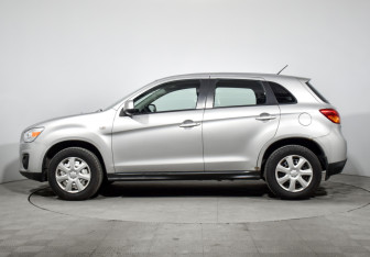 Подержанный автомобиль Mitsubishi ASX 2014 года (8 фото)