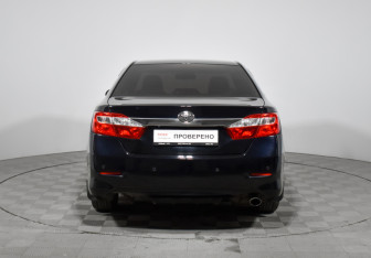 Подержанный автомобиль Toyota Camry Sedan 2012 года (6 фото)
