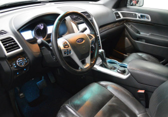 Подержанный автомобиль Ford Explorer 2015 года (8 фото)