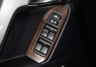 Подержанный автомобиль Toyota Land Cruiser Prado 2013 года (21 фото)