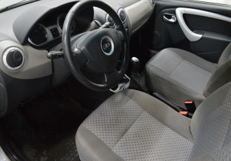 Подержанный автомобиль LADA (ВАЗ) Largus Wagon 2014 года (10 фото)