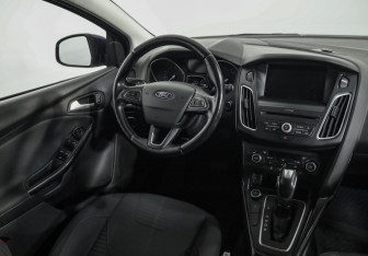 Подержанный автомобиль Ford Focus Hatchback 2016 года (9 фото)