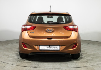 Подержанный автомобиль Hyundai i30 Hatchback 2015 года (6 фото)