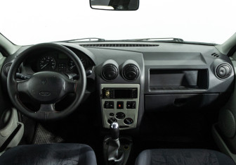 Подержанный автомобиль Renault Logan Sedan 2006 года (13 фото)